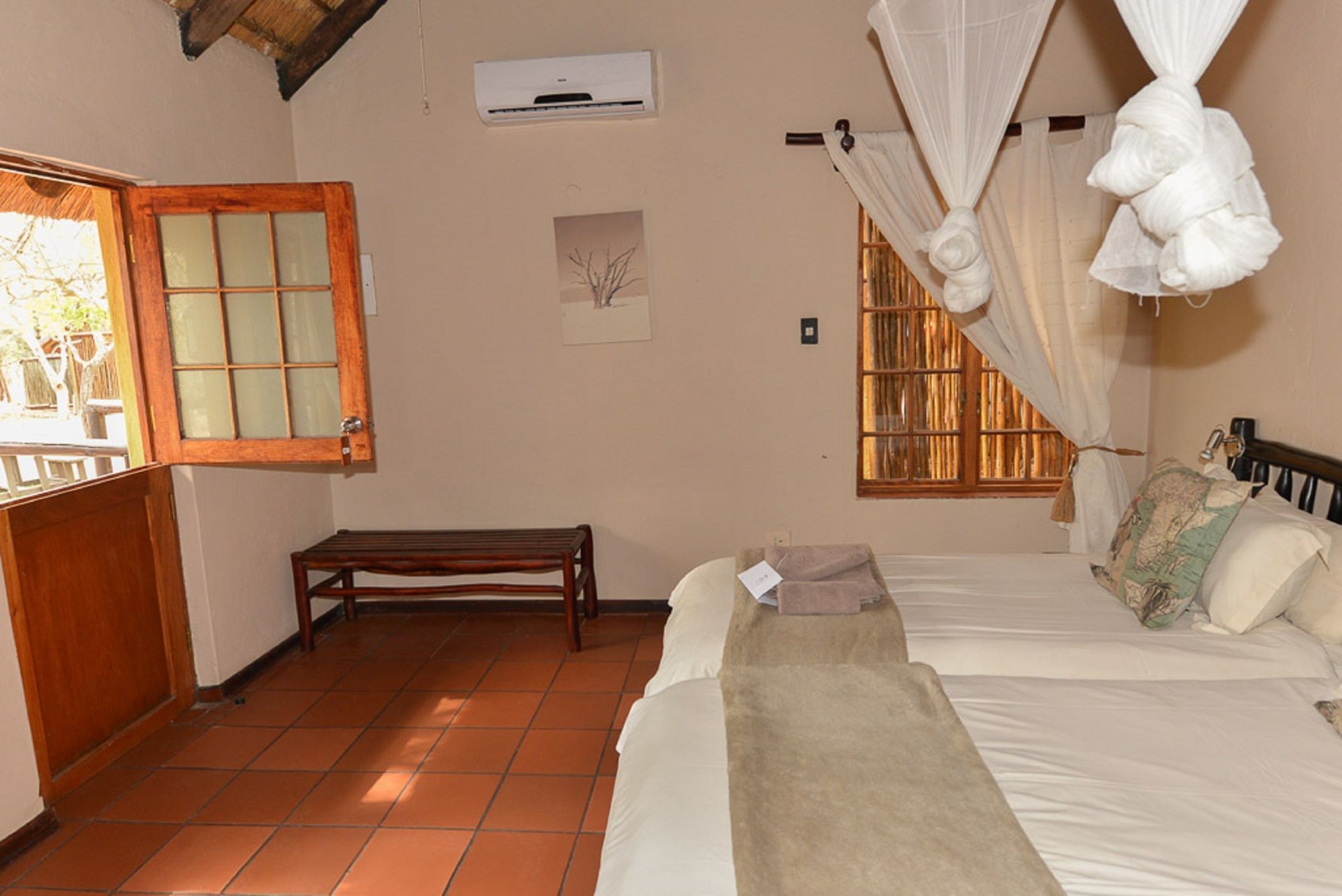 Thornhill Safari Lodge โฮดสปรูท ภายนอก รูปภาพ